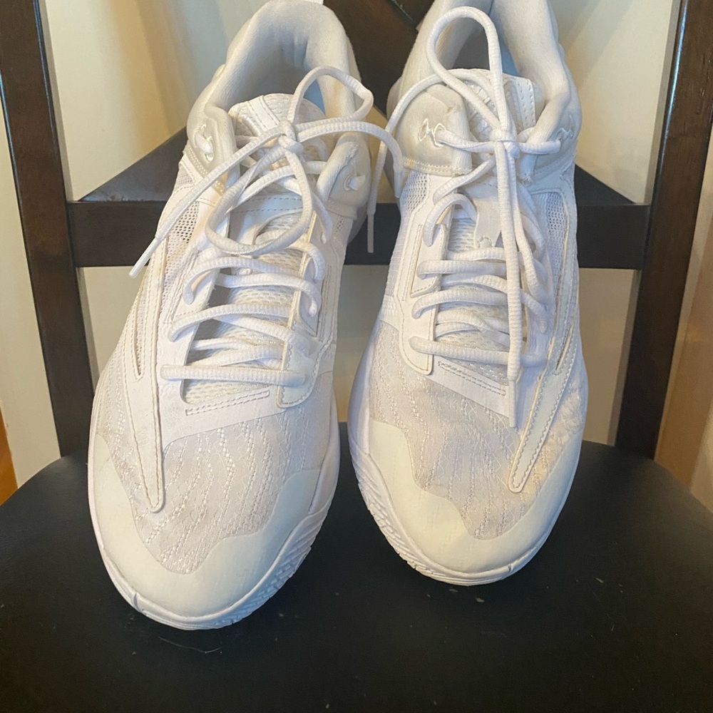 Nike White Giannis Immortality 3